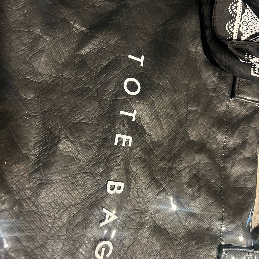 TOTE BAG Black Glossy Patent Tote Bag with Bandana Accent NWOT - Picture 5 of 8